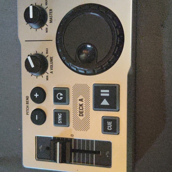 Numark DJ²GO - Picture 6 of 8